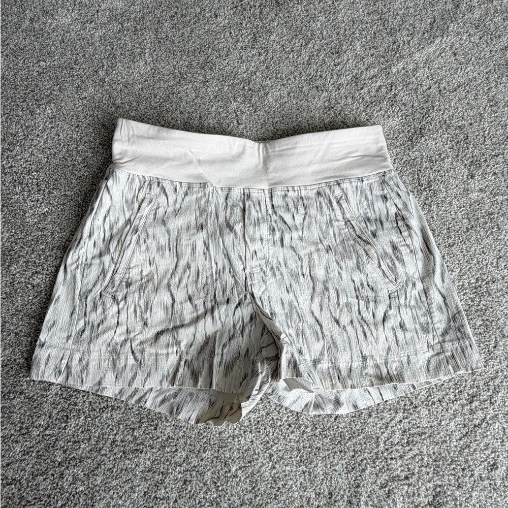Athleta Trekkie North Cream Patterned Women's Shorts